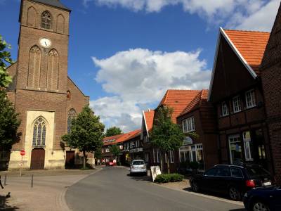 Blick auf St. Nikolaus in Holtwick. 
