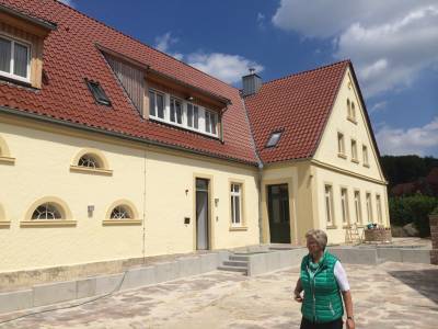 Der Alte Hof Schoppmann in Darup im Sommer 2015 hat sich lngst zu einem Ort der Begegnung und der naturfachlichen Arbeit entwickelt.