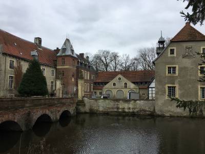 Schloss Senden wird derzeit durch groes brgeschaftliches Engagement baulich gesichert und soll nach und nach wieder instand gesetzt und der ffentlichkeit zugnglich gemacht werden. 