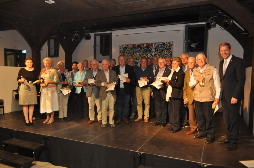 Insgesamt 25 verdiente Ehrenamtliche aus den Heimatvereinen im Kreis Coesfeld ehrte jetzt Landrat Dr. Christan Schulze Pellengahr – stellvertretend auch viele weitere engagierte Mitglieder