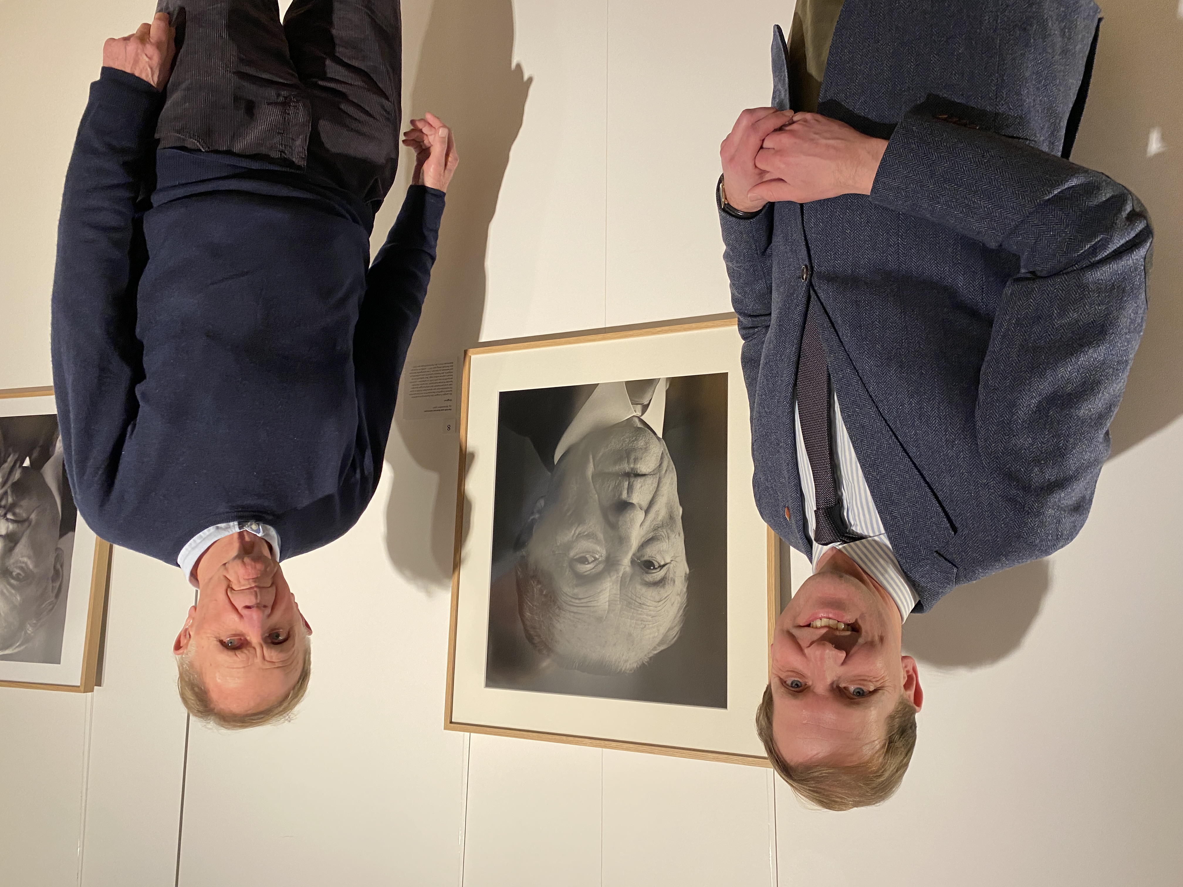 Landrat Dr. Christian Schulze Pellengahr mit Engelbert Reineke vor seinem Portrait von Konrad Adenauer aus dem Jahre 1966.