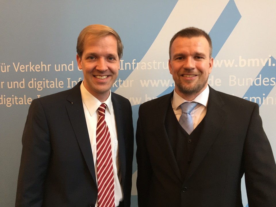 Trafen sich nun in Berlin: Landrat Dr. Christian Schulze Pellengahr (links) und sein Neuruppiner Amtskollege Ralf Reinhardt.
